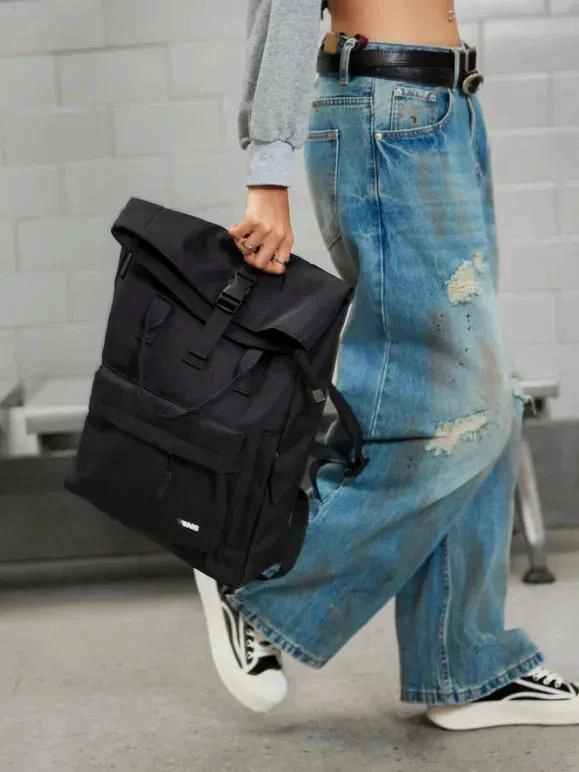 MOCHILA URBANA NEGRA 35L DISEÑO LISO - 1