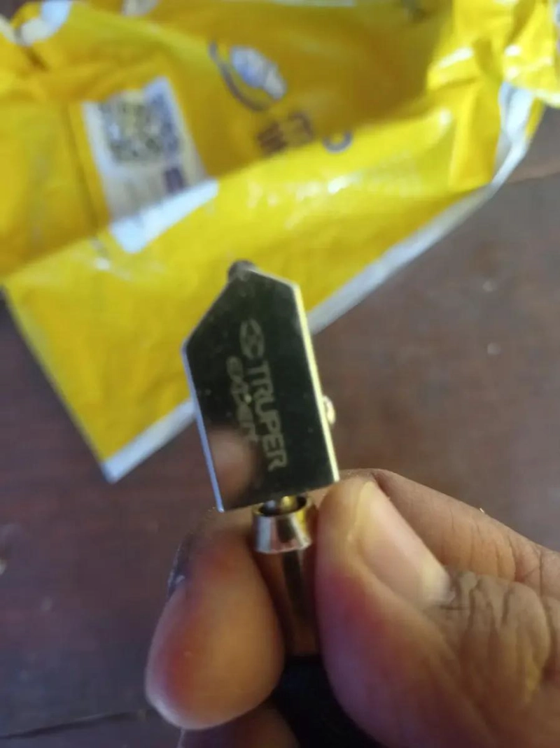 CORTAVIDRIO PARA CERAMICA Y AZULEJOS CON GOTERO - 3