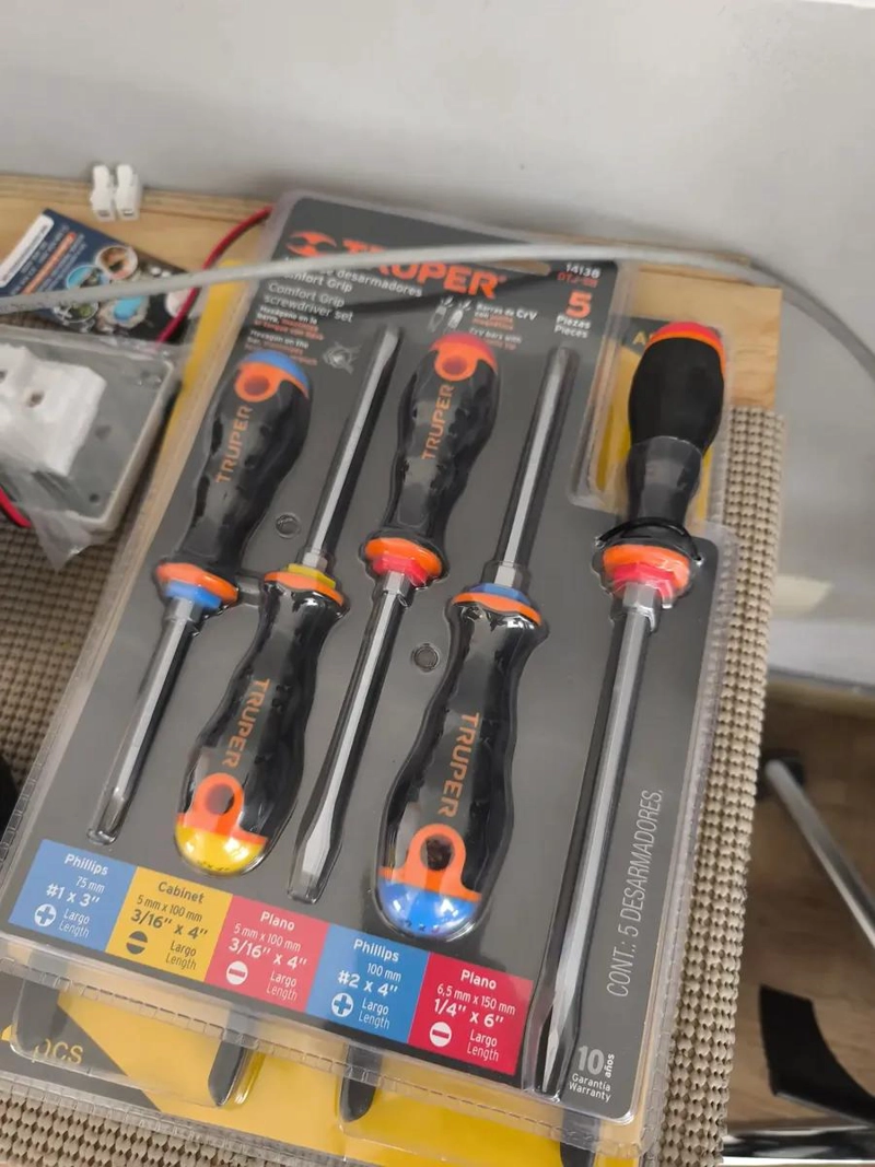 JUEGO DE 5 DESARMADORES CON MANGO ERGONOMICO - 4