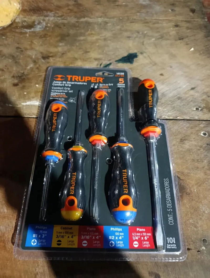 JUEGO DE 5 DESARMADORES CON MANGO ERGONOMICO - 5