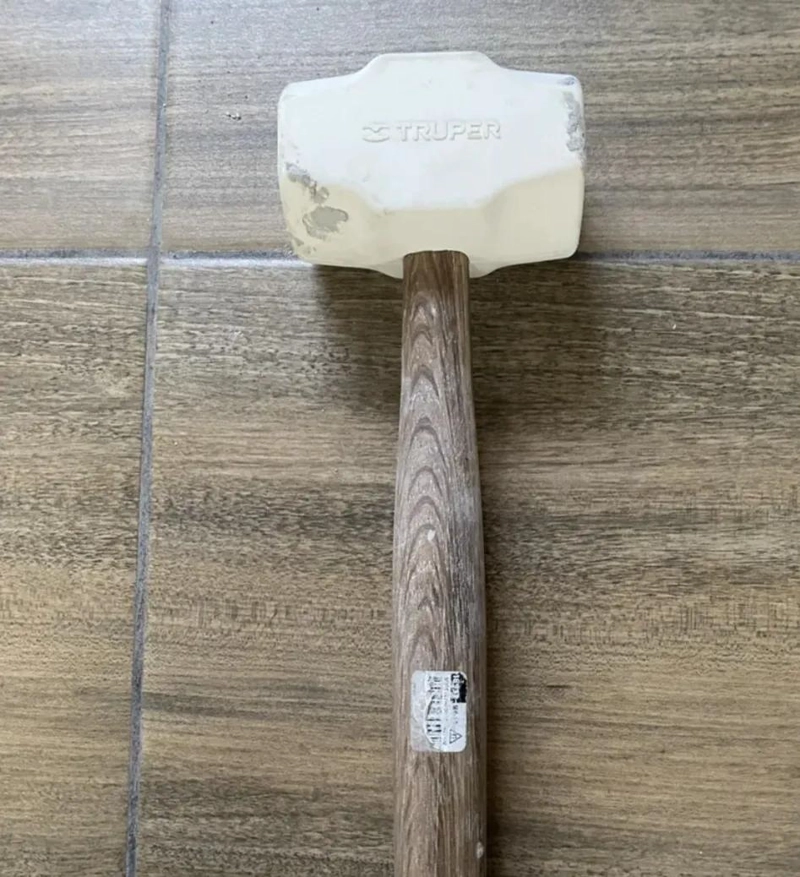 MAZO DE HULE 24 OZ CON MANGO DE MADERA - 2