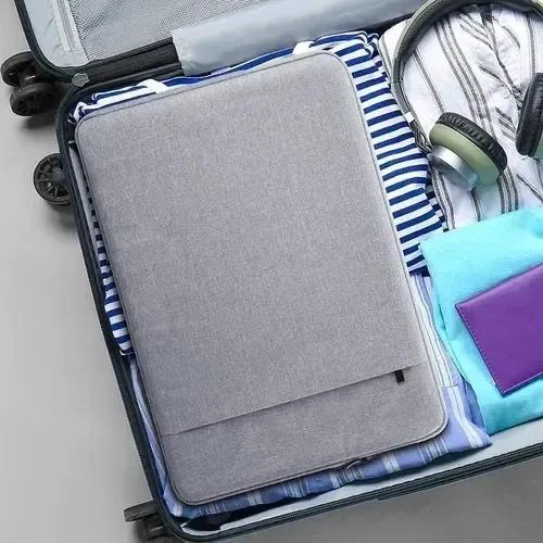 FUNDA ACOLCHADA IMPERMEABLE PARA NOTEBOOKS DE 13.3 PULGADAS - 5