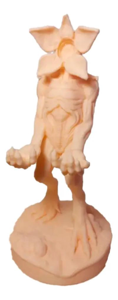 GENÉRICO SOPORTE PARA TELE FONO Y MANDO CON DISEÑO DEMOGORGON