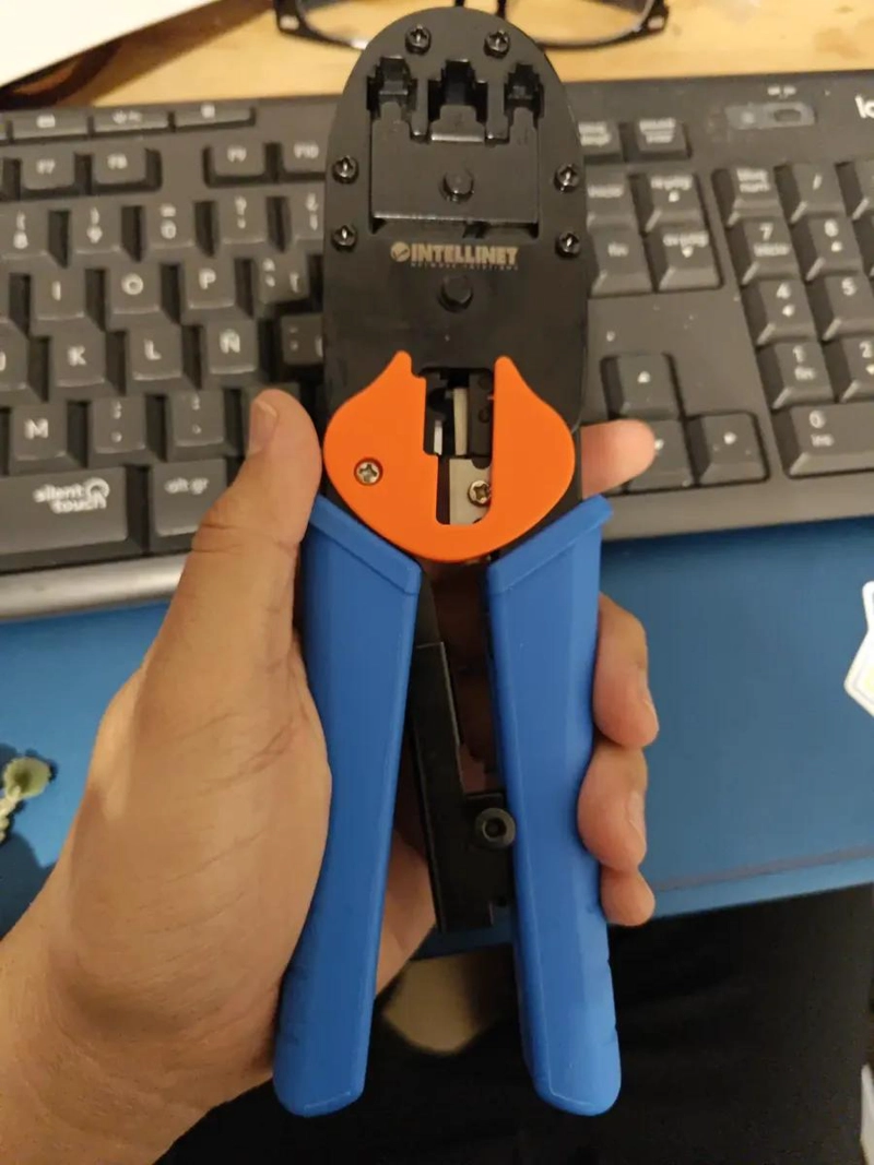 CRIMPADORA PONCHADORA PARA REDES RJ45 Y RJ11 - 2