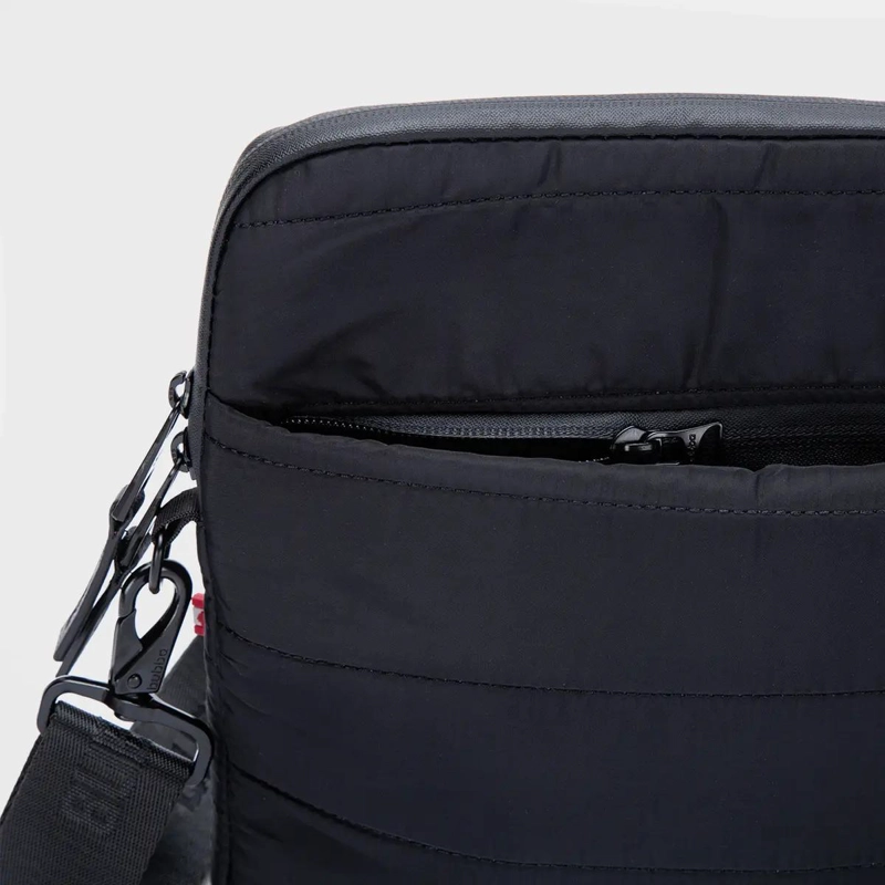 FUNDA SLEEVE MATTE BLACK VELVET PARA LAPTOP 13' - 4