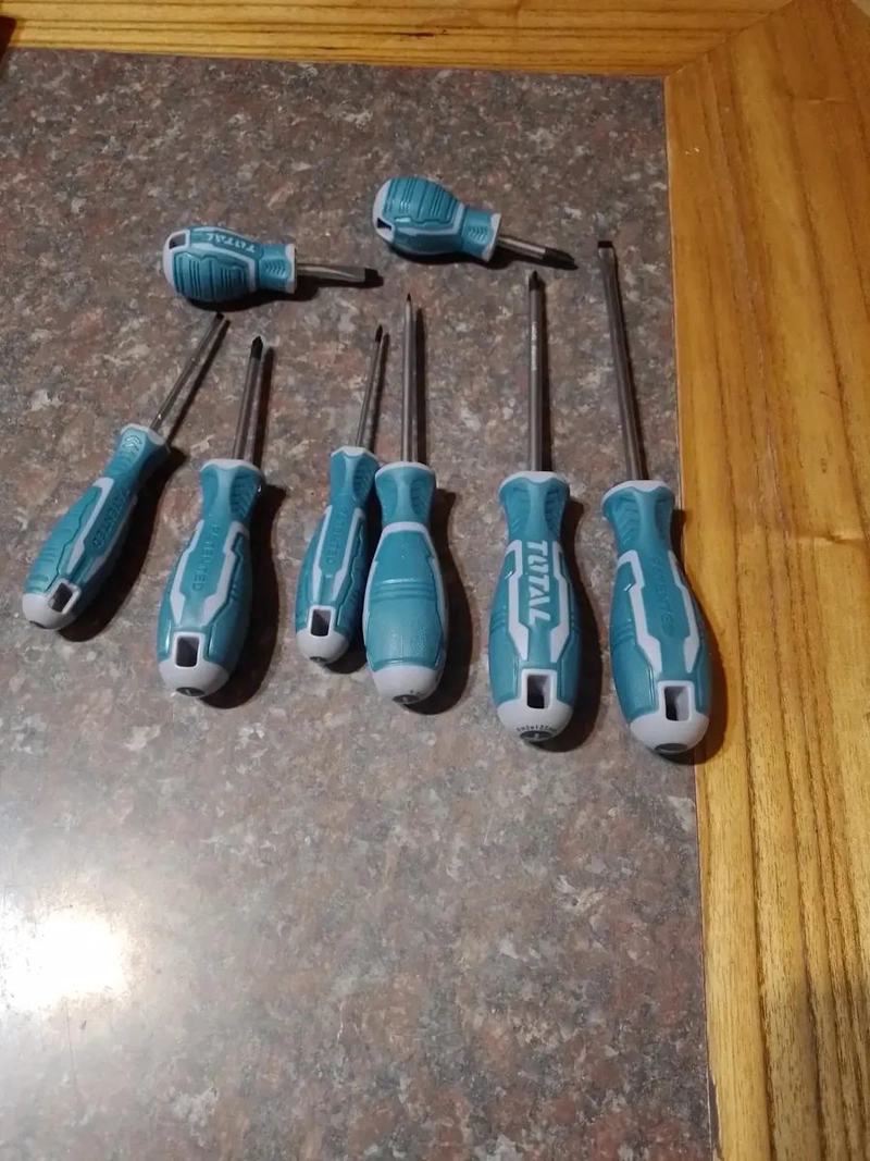 KIT DE 8 DESTORNILLADORES CON PUNTAS IMANTADAS - 1