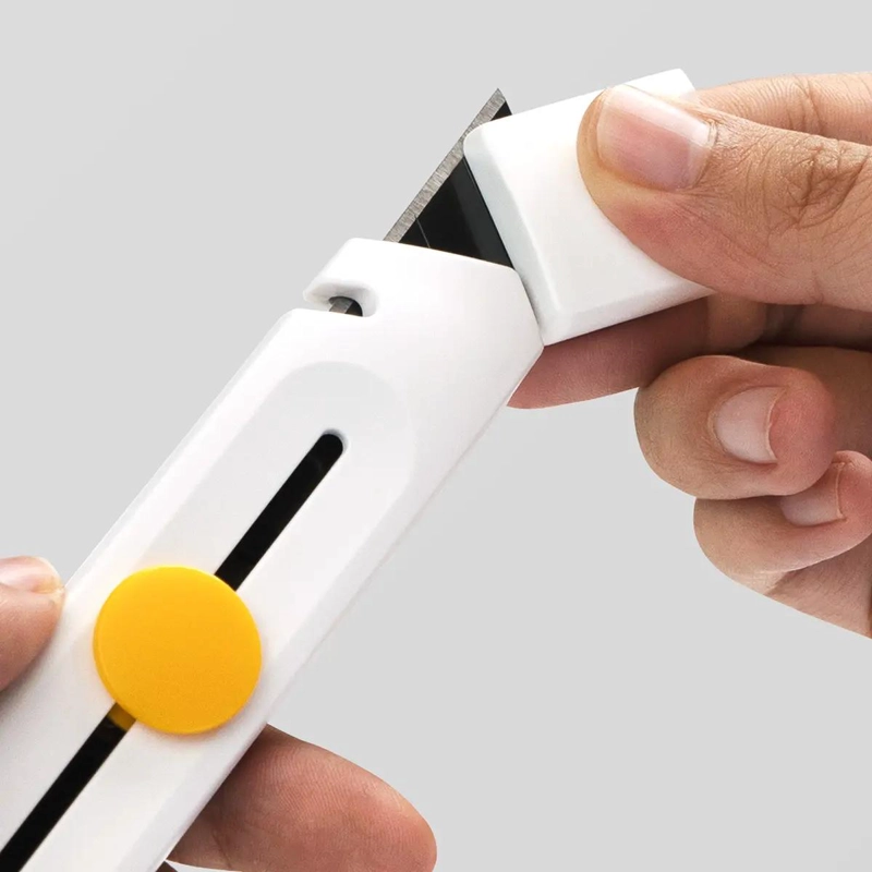 CORTA CARTON ERGONOMICO CON CUCHILLA DE ACERO - 10