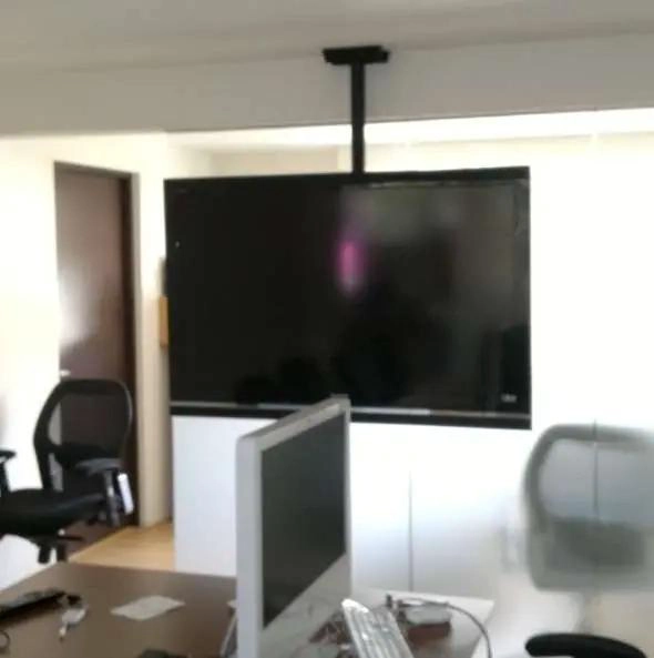 GENÉRICO SOPORTE DE TECHO PARA TELEVISOR 20-55 PULGADAS HASTA 50KG