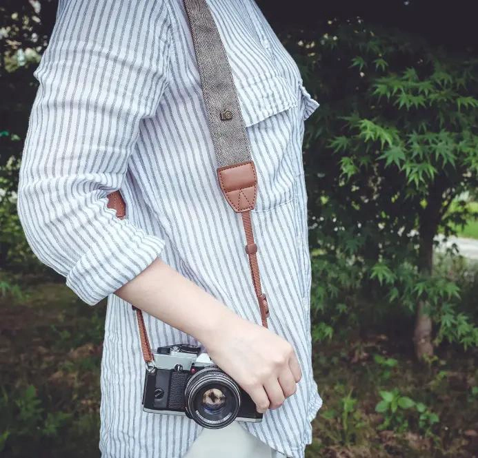 CORREA PARA CAMARA FOTOGRAFICA CON DISEÑO FLOREADO - 2