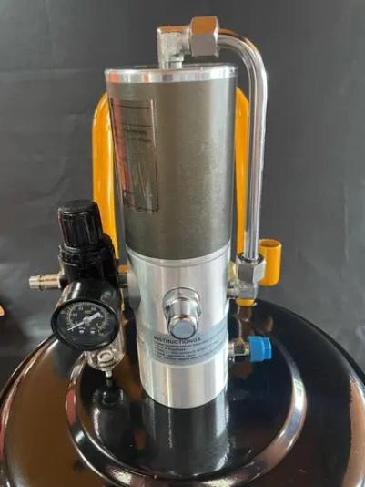 ENGRASADORA NEUMATICA CAPACIDAD 30 LITROS - 3