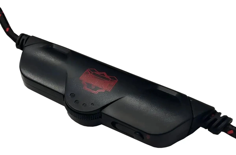 AUDIFONO GAMER CON MICROFONO Y LUZ ROJA 3.5MM - 2