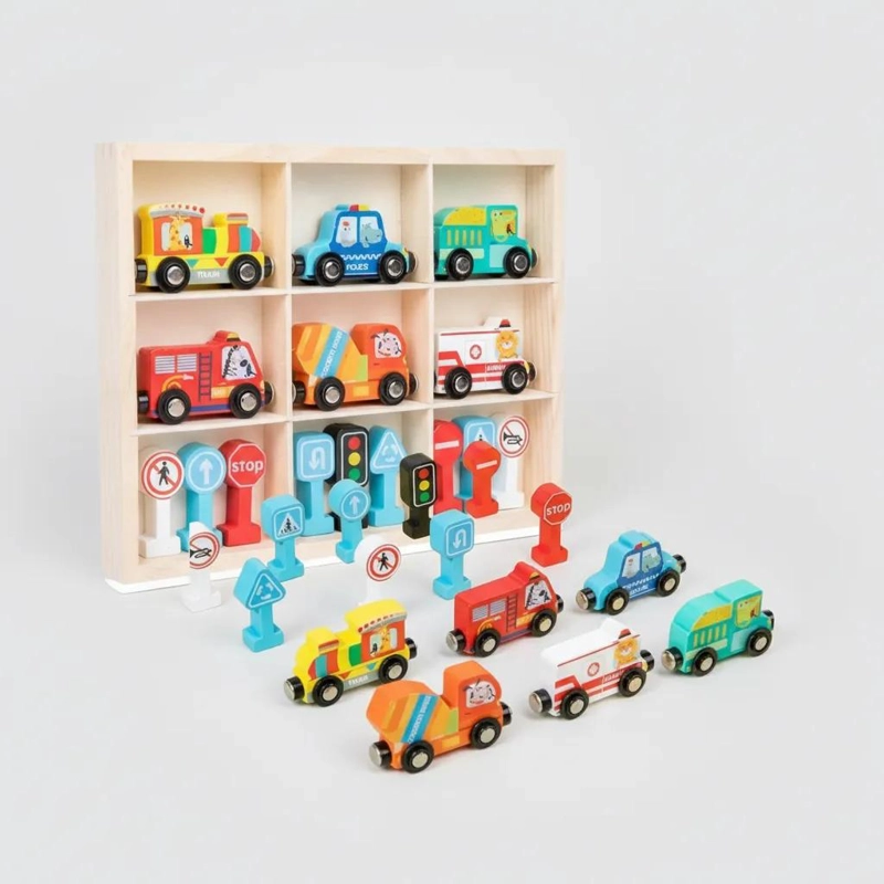 SET DIDACTICO DE AUTITOS DE MADERA CON SEÑALES DE TRAFICO - 1