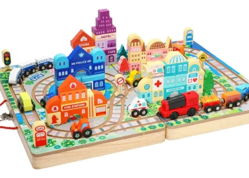 JUEGO DIDACTICO CIUDAD CON AUTO Y TRENES DE MADERA - 1