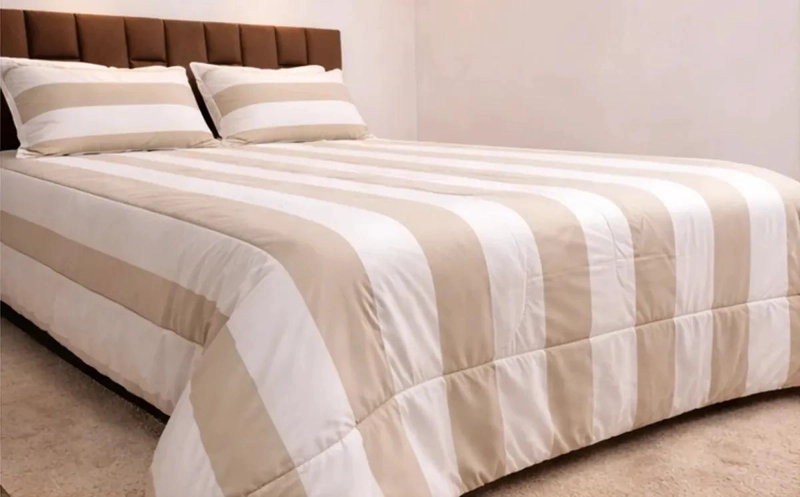 PLUMON REVERSIBLE KING ESTAMPADO RAYAS BEIGE - 2