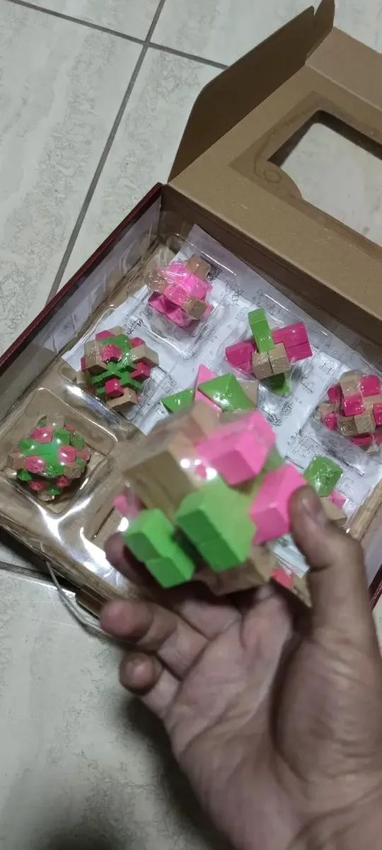 SET DE 9 CUBOS DE MADERA PUZZLE 3D PARA HABILIDAD - 4