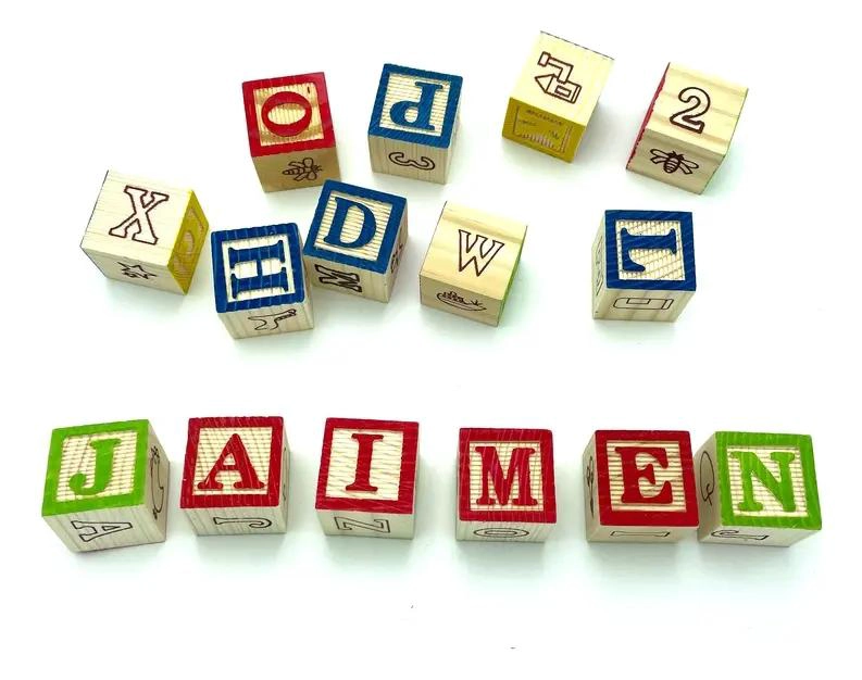 CUBO DE MADERA CON 27 PIEZAS DE LETRAS Y NUMEROS - 2