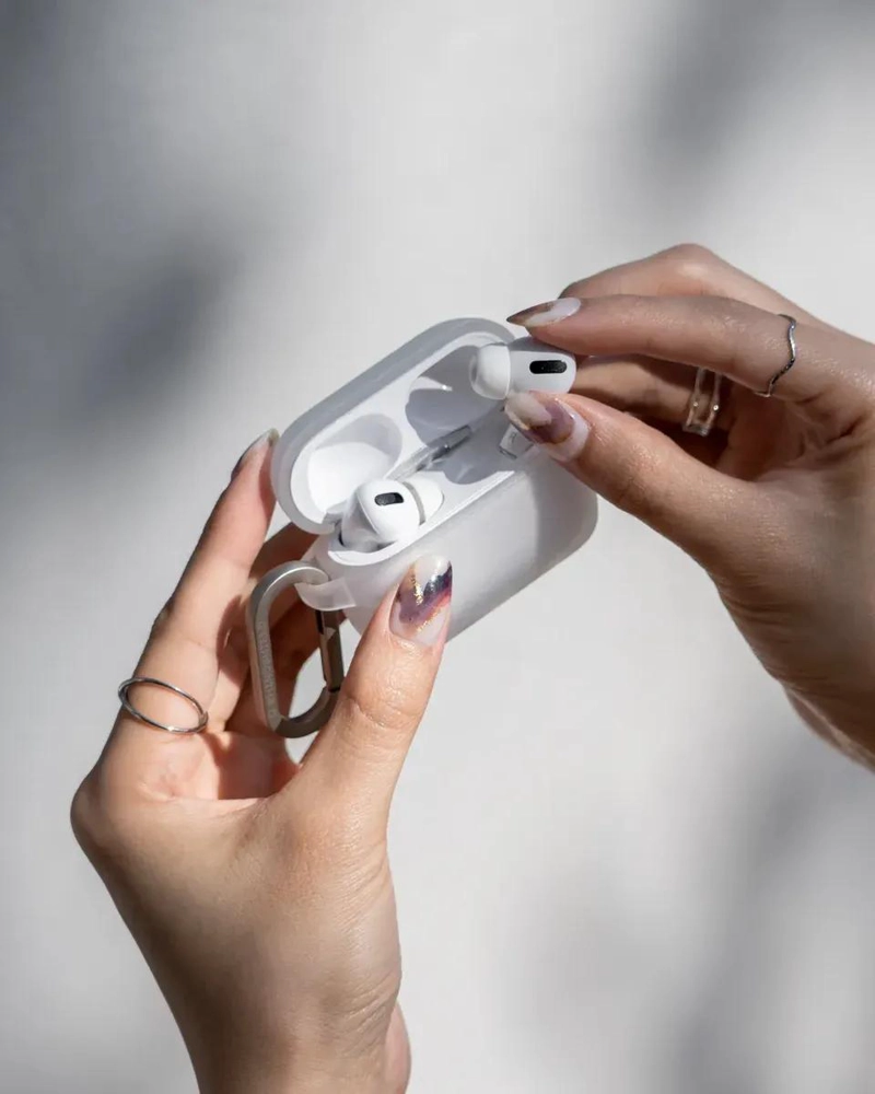 CARCASA PROTECTORA PARA AIRPODS PRO 3 RESISTENTE - 2