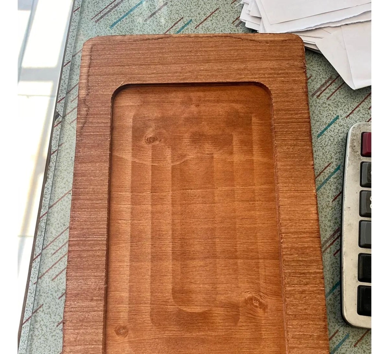 PLATO RECTANGULAR DE HIERRO FUNDIDO CON BASE DE MADERA DE 27 CM - 4