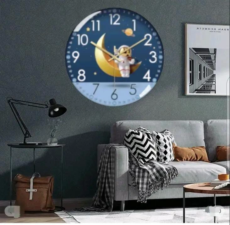 RELOJ SILENCIOSO INFANTIL CON DISEÑO DE ASTRONAUTA Y LUNA - 2