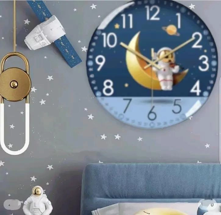 RELOJ SILENCIOSO INFANTIL CON DISEÑO DE ASTRONAUTA Y LUNA - 3