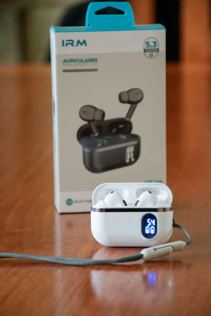 AUDIFONOS INALAMBRICOS BLUETOOTH CON PANTALLA LED Y EST. - 5
