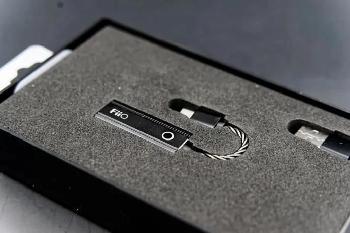 AMPLIFICADOR DE AUDIO PORTATIL PARA IPHONE NEGRO - 5