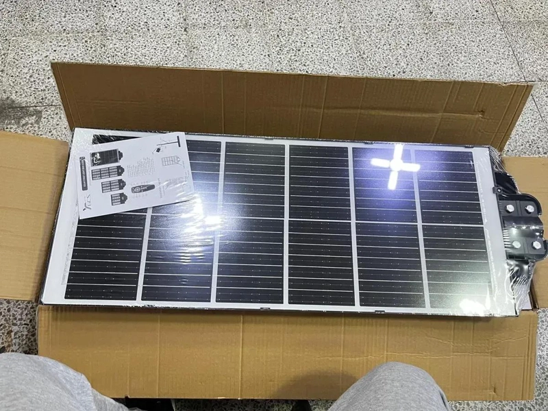FOCO SOLAR LED GIGANTE 10000W CON CONTROL Y SOPORTE - 4