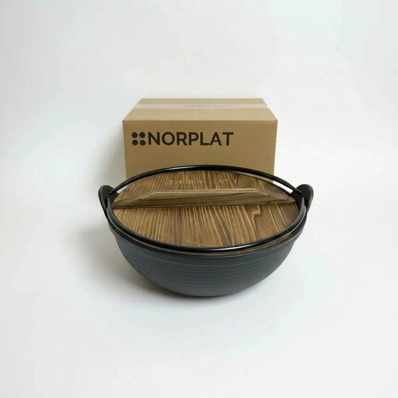 OLLA DE HIERRO FUNDIDO CON ASA Y TAPA DE MADERA 25CM - 1