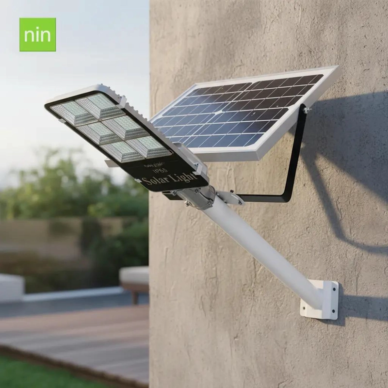 FOCO SOLAR CON PANEL Y BRAZO DE ANCLAJE - 1