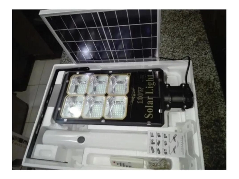 FOCO SOLAR CON PANEL Y BRAZO DE ANCLAJE - 4