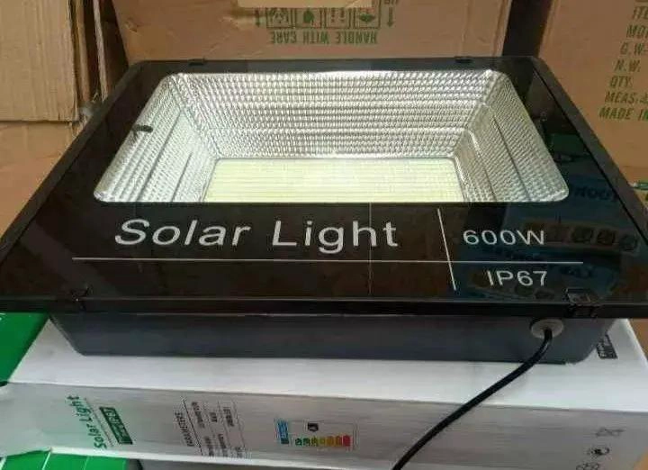 FOCO SOLAR 600W CON PANEL SEPARADO Y CONTROL REMOTO IP67 - 4