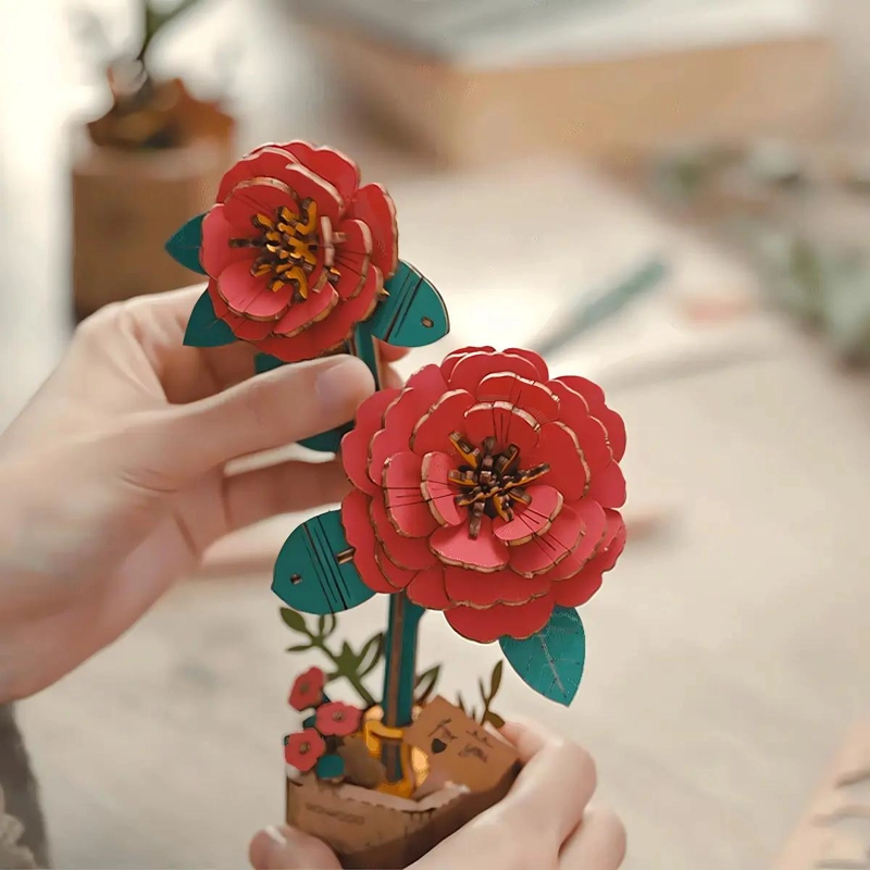 FLOR DE MADERA CAMELLIA ROJA DECORATIVA - 4