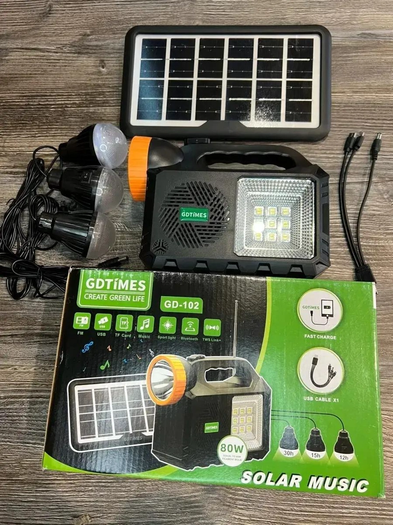 KIT SOLAR CON PARLANTE, LINTERNA, FOCO Y RADIO - 2