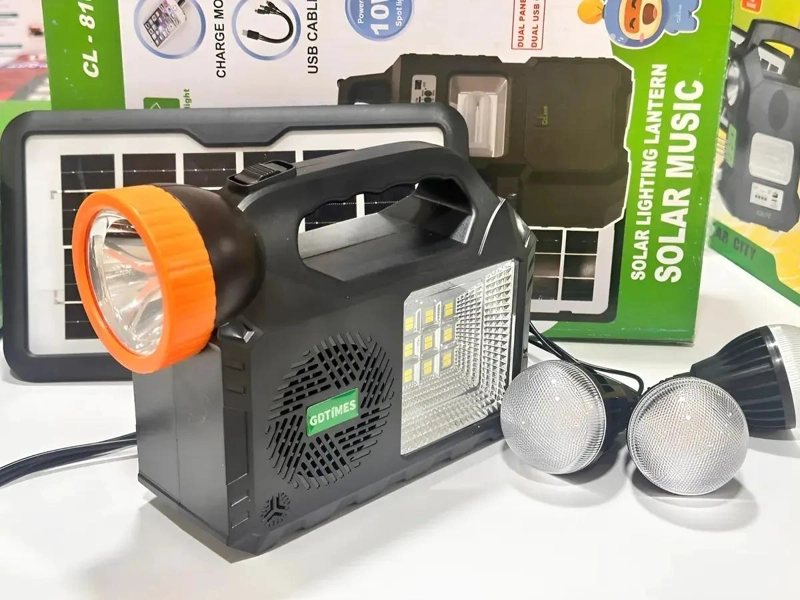 KIT SOLAR CON PARLANTE, LINTERNA, FOCO Y RADIO - 4