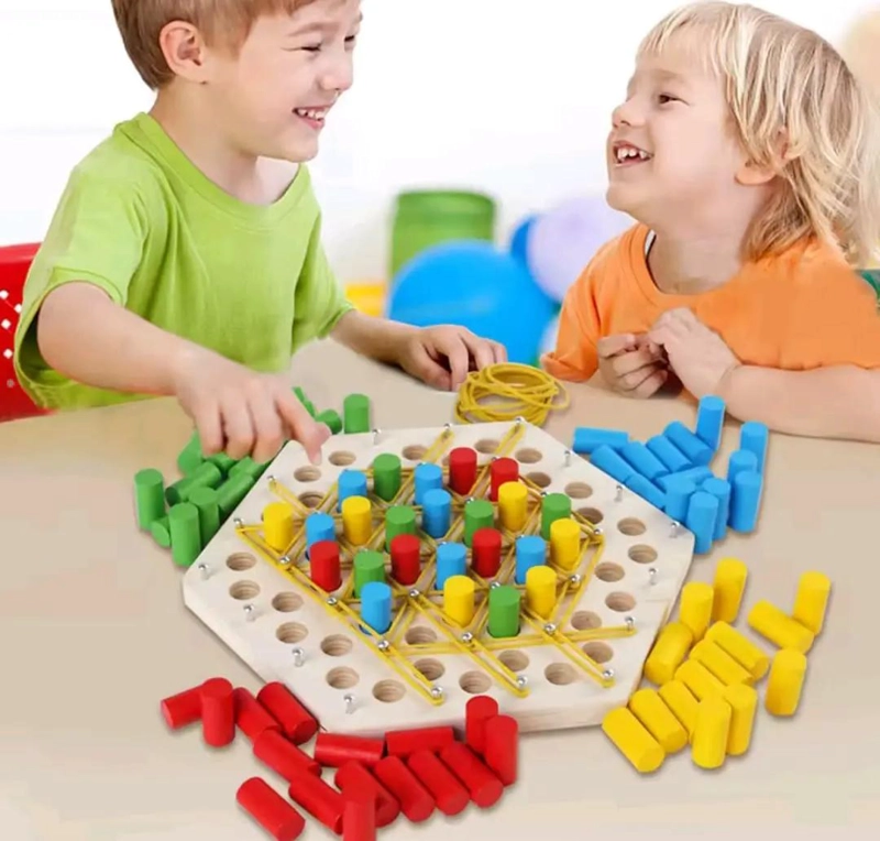 JUGUETE MONTESSORI DE FORMAS GEOPLANO PARA NIÑOS - 4