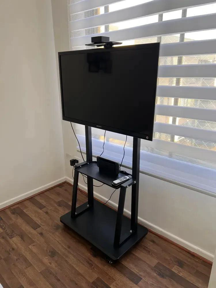 SOPORTE MOVIL PARA TV DE 32 A 70 PULGADAS CON RUEDAS - 5