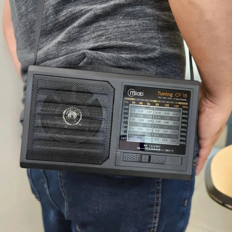 RADIO PORTATIL RECARGABLE CON SINTONIZADOR CF-18 NEGRO - 3