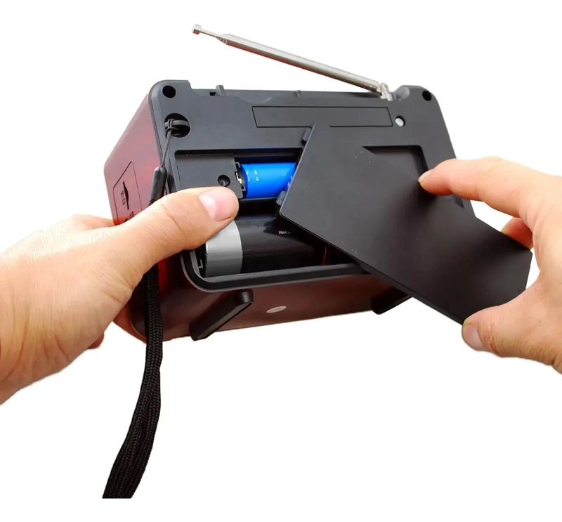 RADIO PORTATIL RETRO RECARGABLE CON LINTERNA - 3