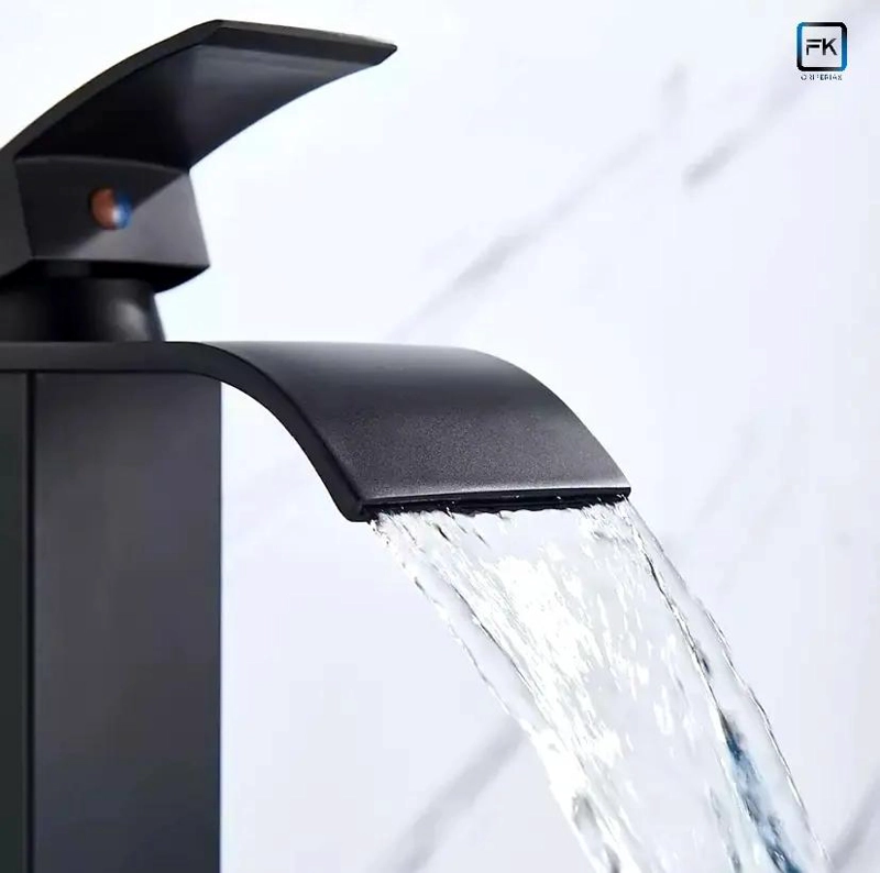 LLAVE MONOMANDO ALTA PARA VANITORIO NEGRO MATE - 2