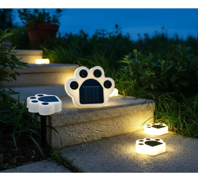 LUZ SOLAR CON ESTACA DISEÑO HUELLA CALIDA PARA JARDIN - 1