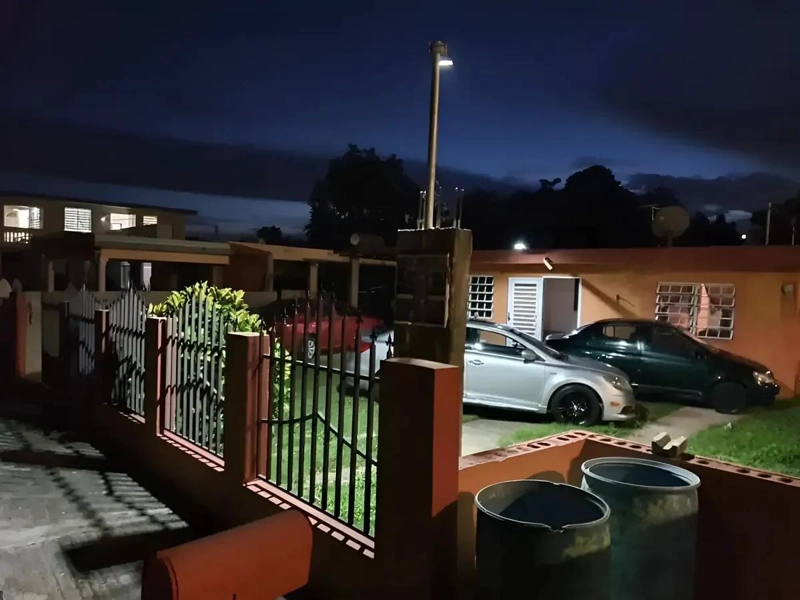 FOCO LED SOLAR 1000W PARA EXTERIOR CON SOPORTE - 4