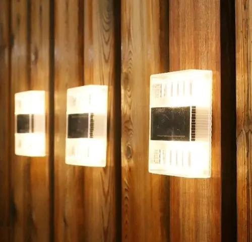 PACK 4 FOCOS LED SOLARES PARA JARDIN EXTERIOR - 1