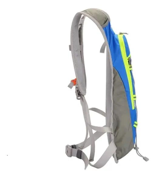 MOCHILA PARA TREKKING CON BOLSA DE HIDRATACION INTEGRADA - 1