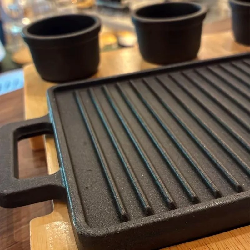 PLANCHA GRILL HIERRO CON BASE DE MADERA - 4