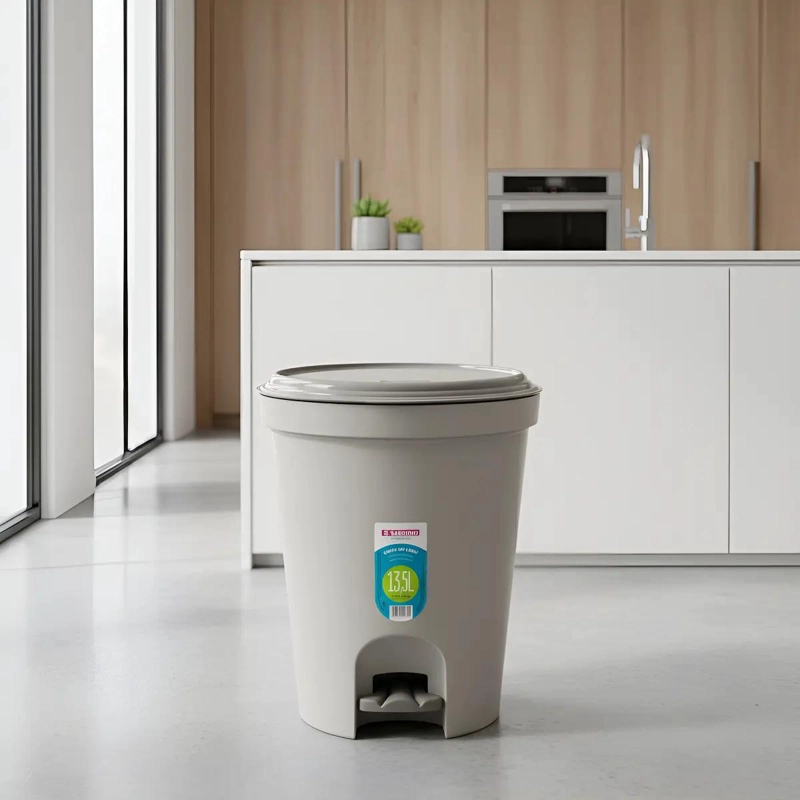 BASURERO PLASTICO CON TAPA Y PEDAL 13,5 LITROS - 1