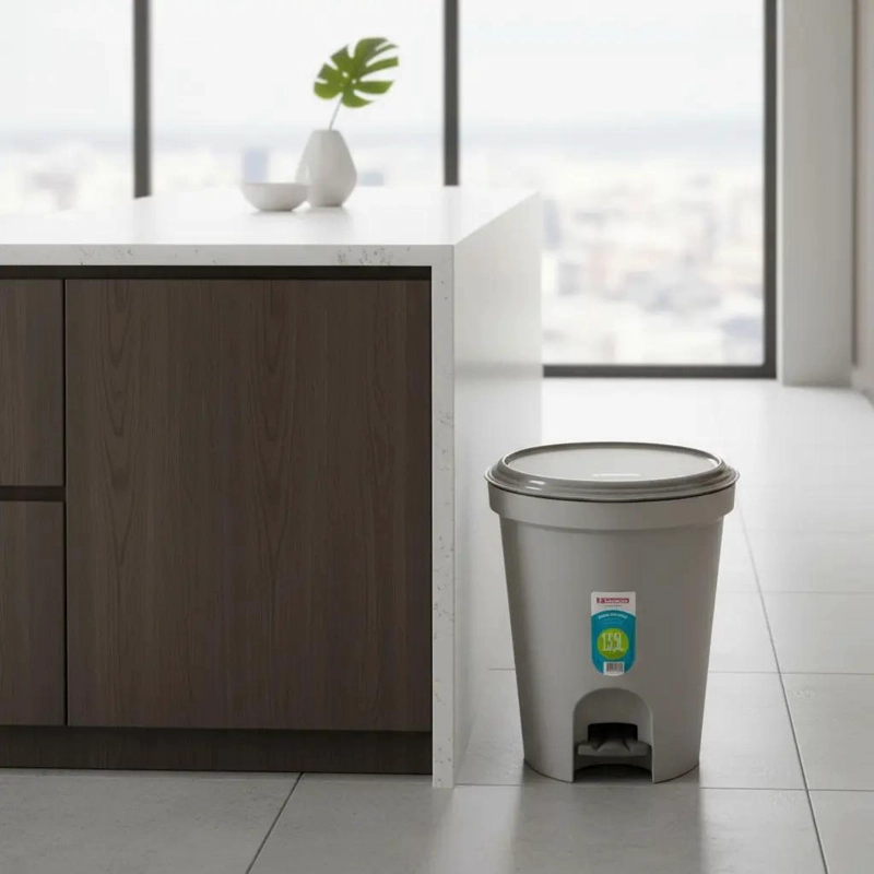 BASURERO PLASTICO CON TAPA Y PEDAL 13,5 LITROS - 5