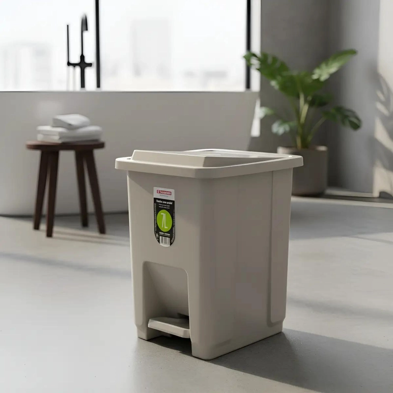 BASURERO PLASTICO CON PEDAL 7 LITROS PARA BAÑO Y COCINA - 1