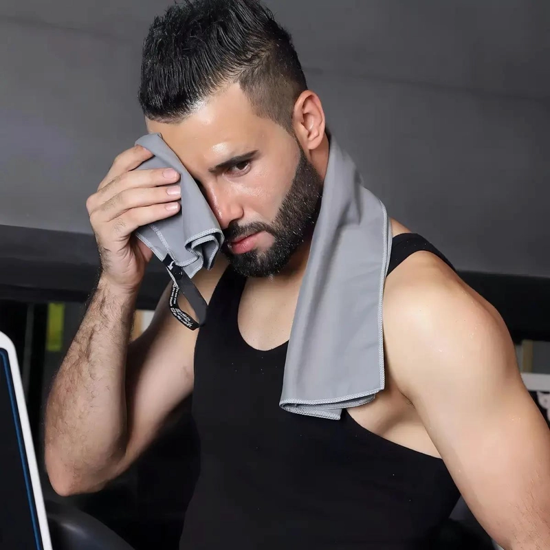 TOALLA DE MICROFIBRA PARA GIMNASIO Y VIAJE CON SECADO - 3