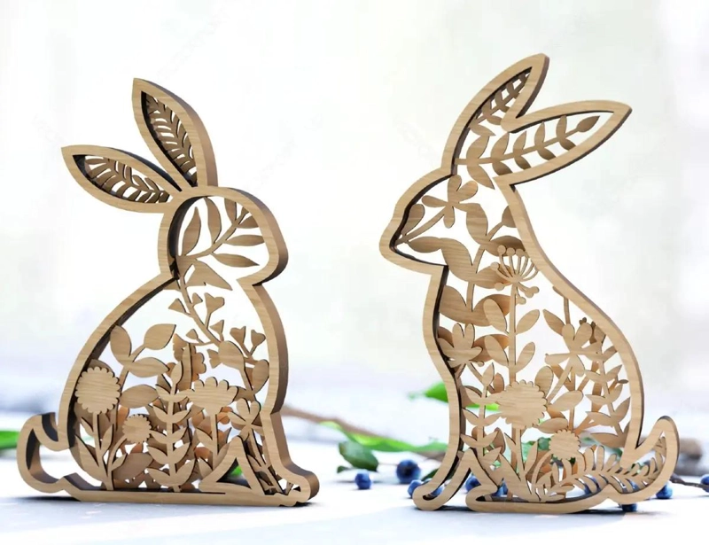 SET DE 2 ADORNOS DE CONEJO ENTRELAZADO PARA PLANTAS EN MADERA - 2