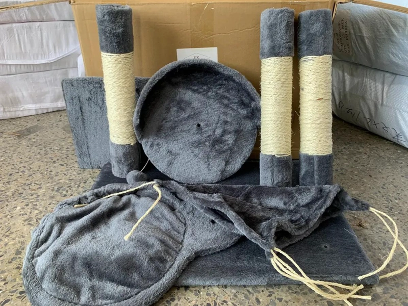 TORRE RASCADOR PARA GATOS DE 150 CM CON HAMACA Y SUPERFICIE DE TERCIOPELO - 4